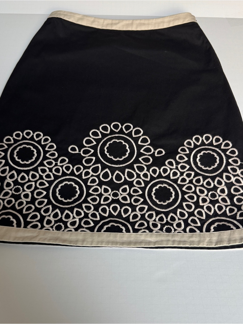 Boden Black Ivory Embroidered A-Line Skirt Size 8 - Picture 2 of 13